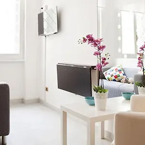 Kamchu Apartments: Ada , Rome Italië